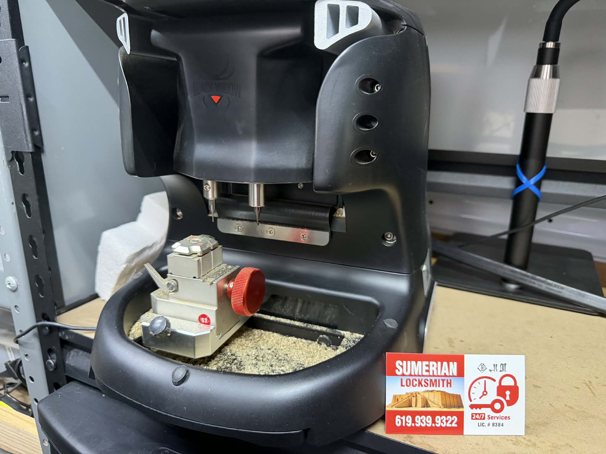 Professional key cutting machine