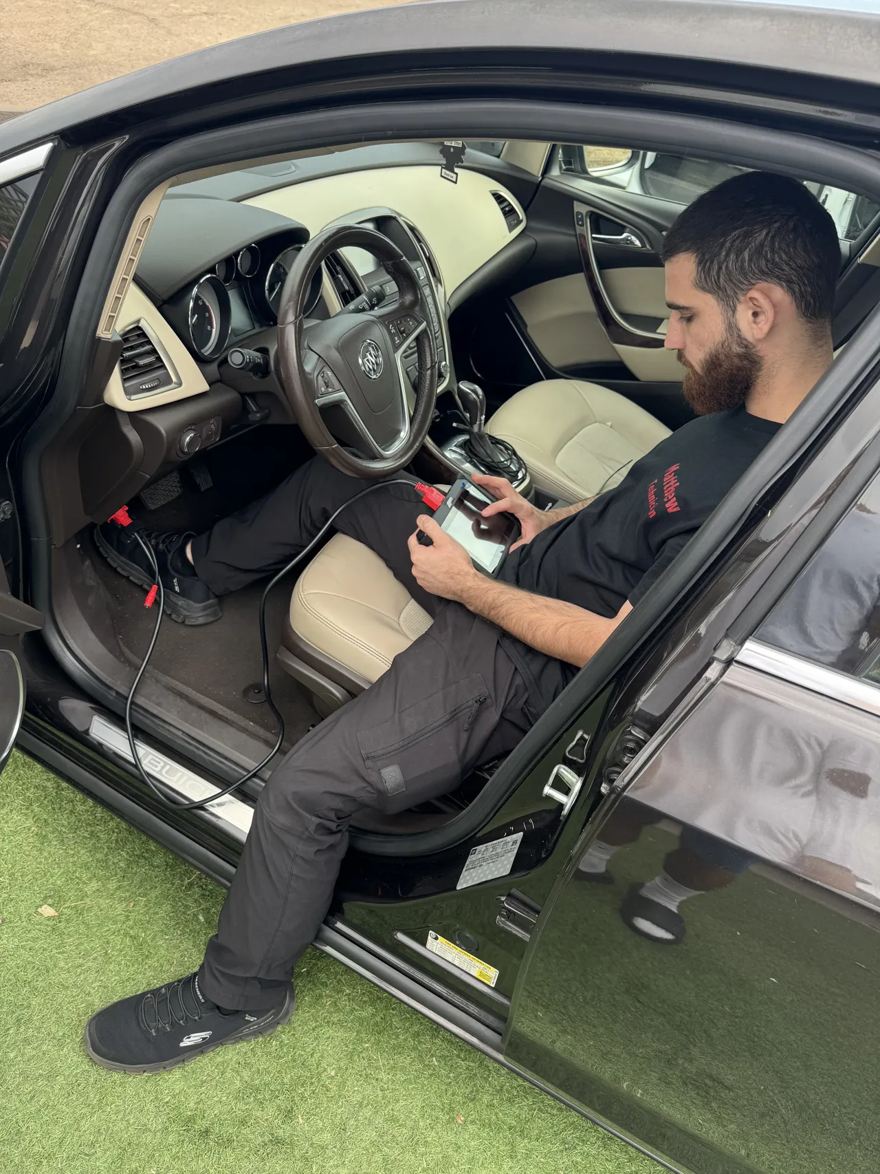 Car key programming with diagnostic tool inside a Buick