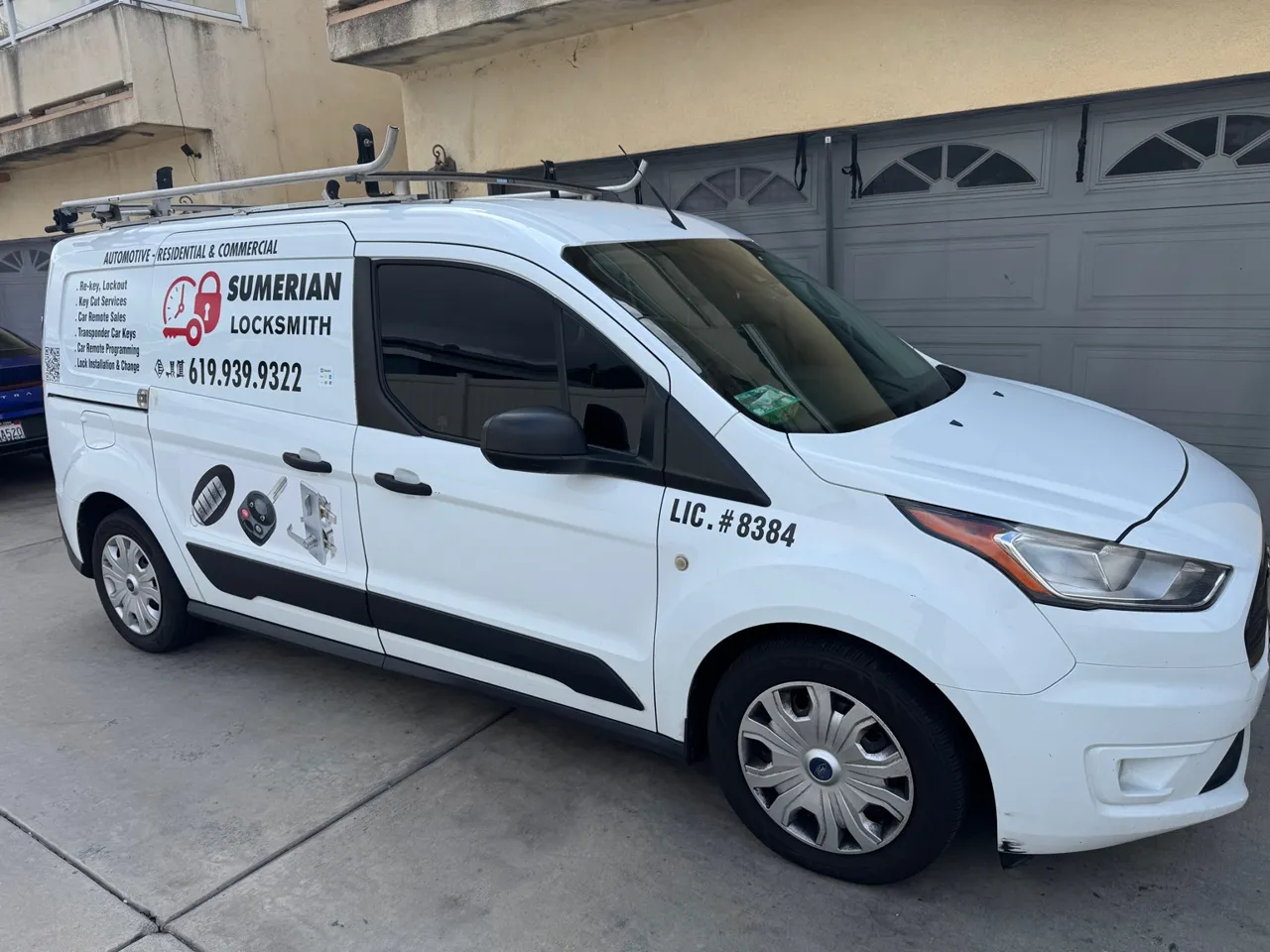 Sumerian Locksmith van side view with license 8384